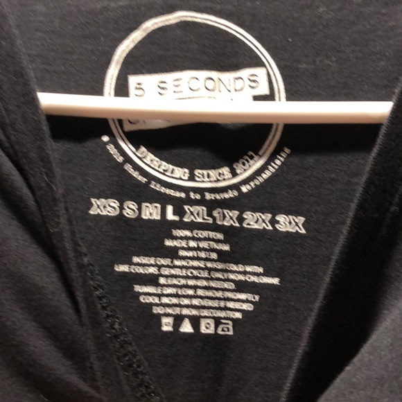Cropped 5 seconds of summer band tee - Picture 3 of 3
